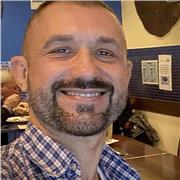 Laureato in storia e geografia, impartisce lezioni on line di storia dell’arte